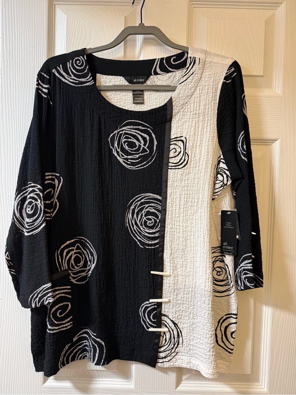 Ali Miles Black & White Floral-Print Two-Tone Button Tunic Sz L